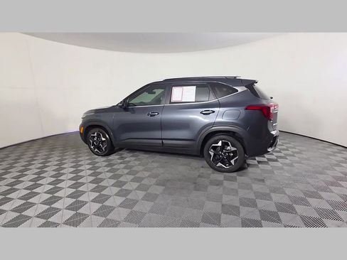 Used 2024 Kia Seltos EX FWD image 45