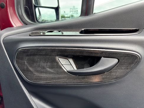 Used 2024 Mercedes-Benz Sprinter 2500 image 21