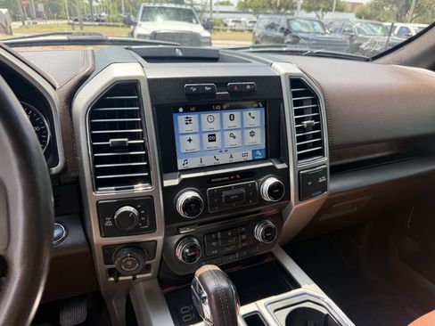 Used 2018 Ford F150 King Ranch w/ Equipment Group 601A Luxury AWD/4WD image 19