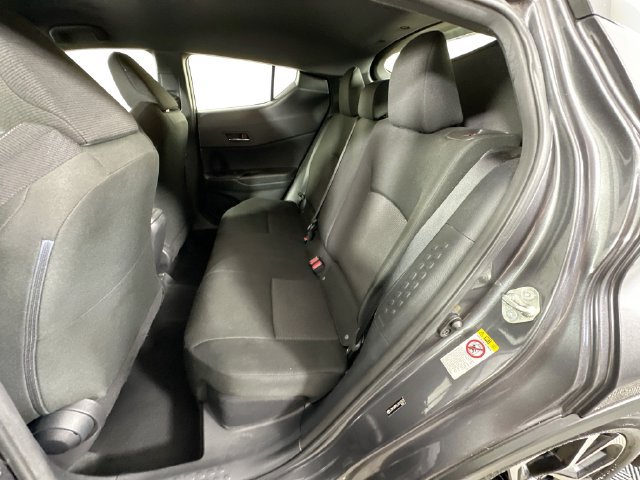 Used 2018 Toyota C-HR XLE FWD image 19