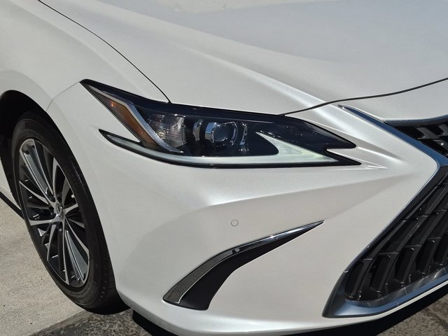 Used 2025 Lexus ES 300h w/ Premium Package FWD image 10