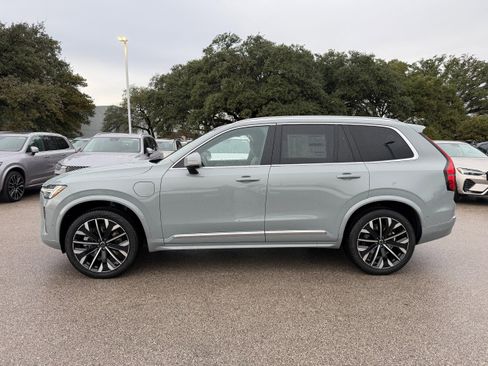 New 2026 Volvo XC90 T8 Plus image 3