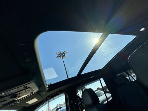 Used 2022 GMC Yukon XL Denali image 29