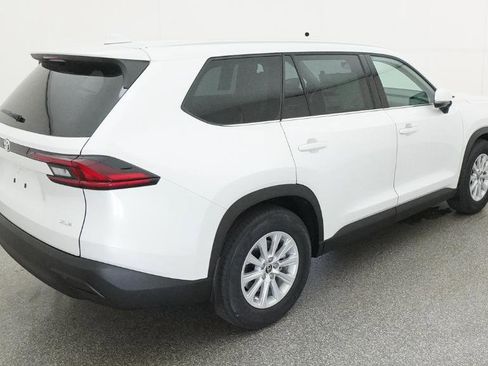 New 2026 Toyota Grand Highlander FWD image 32