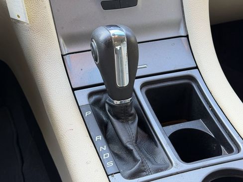 Used 2019 Ford Taurus SE FWD image 23