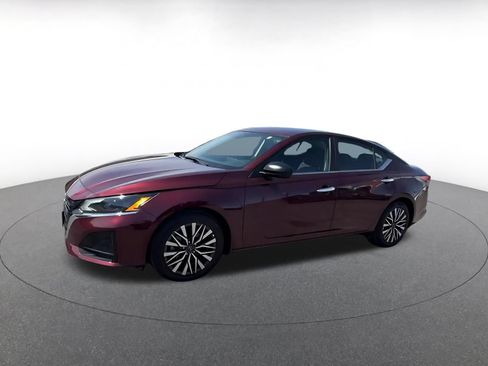 Used 2025 Nissan Altima 2.5 SV FWD image 8