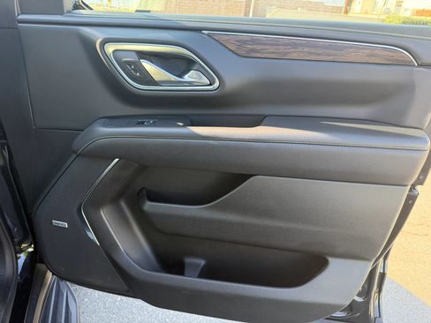 Used 2024 Chevrolet Suburban Premier RWD image 17