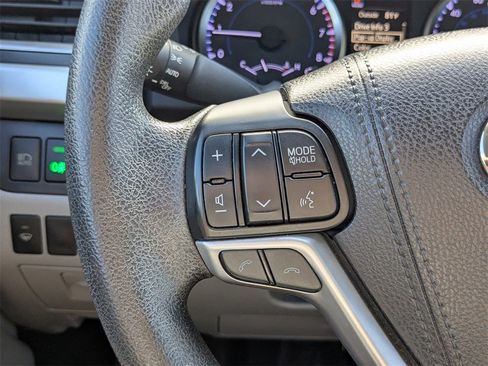 Used 2018 Toyota Highlander LE image 20