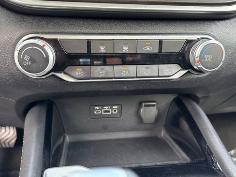 Used 2023 Nissan Altima 2.5 SV FWD image 35