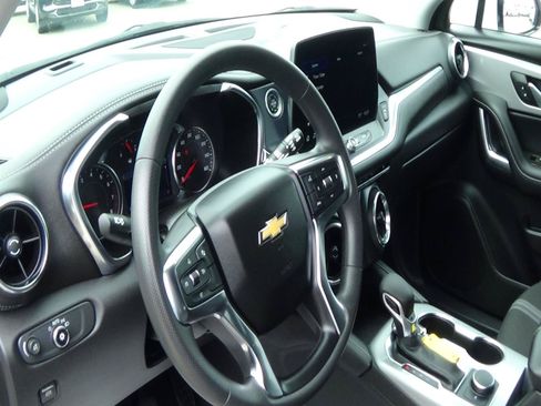 Used 2025 Chevrolet Blazer LT FWD image 19