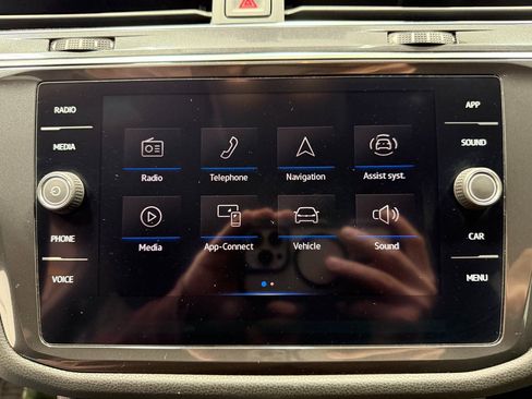 Used 2021 Volkswagen Tiguan SE FWD image 17