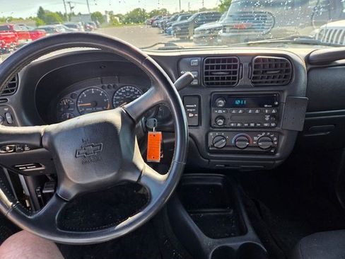 Used 2003 Chevrolet S10 Pickup LS w/ LS Preferred Equipment Group AWD/4WD image 4