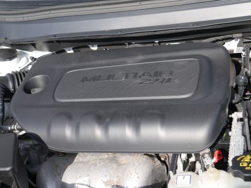 Used 2019 Jeep Cherokee Latitude Plus w/ Cold Weather Group image 10