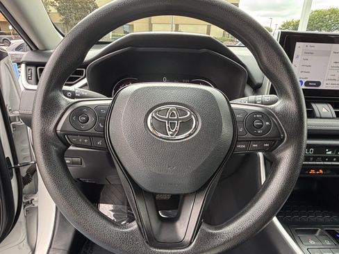 Used 2025 Toyota RAV4 XLE FWD image 24