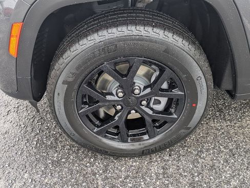 New 2026 Jeep Grand Cherokee Altitude image 10