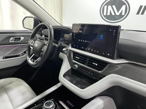 Used 2025 Ford Explorer Platinum w/ Ultimate Package AWD/4WD image 19