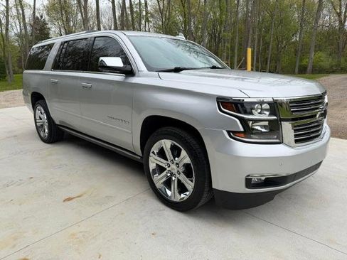 Used 2020 Chevrolet Suburban Premier w/ Premier 6.2L Value Package AWD/4WD image 4