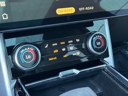 Certified 2023 Land Rover Range Rover SE AWD/4WD image 24