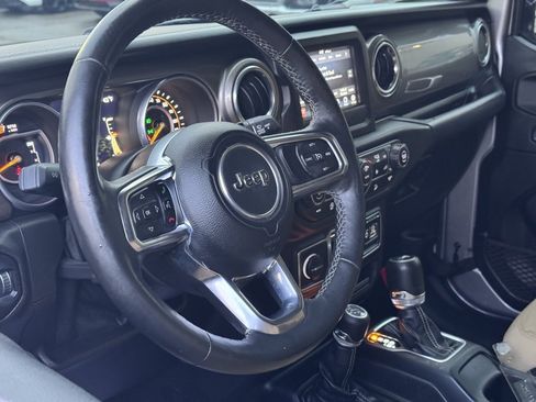 Used 2018 Jeep Wrangler Unlimited Sahara w/ Cold Weather Group image 13