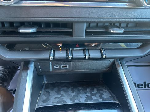 Used 2024 Chevrolet Colorado Trail Boss w/ Technology Package image 25