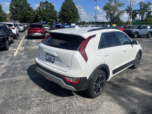 Used 2024 Kia Niro EX FWD image 8
