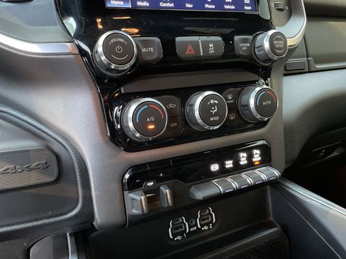 Used 2024 RAM 3500 Big Horn w/ Sport Appearance Package AWD/4WD image 18