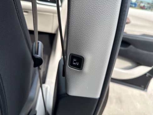 Used 2023 Chrysler Voyager LX image 38