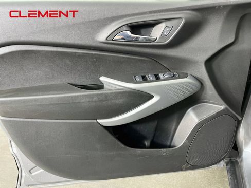 Used 2025 Chevrolet Trax LS w/ Driver Confidence Package FWD image 25