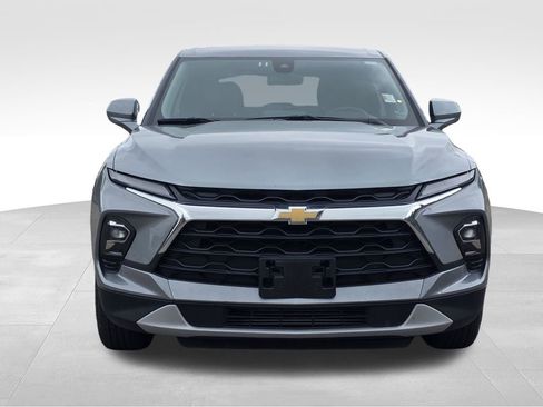 Used 2025 Chevrolet Blazer LT FWD image 3