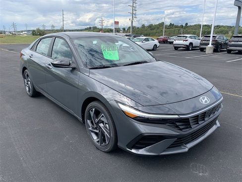 New 2025 Hyundai Elantra SEL image 1