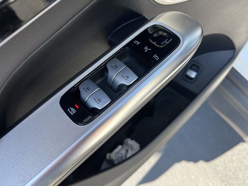 Certified 2025 Mercedes-Benz GLC 300 4MATIC image 15
