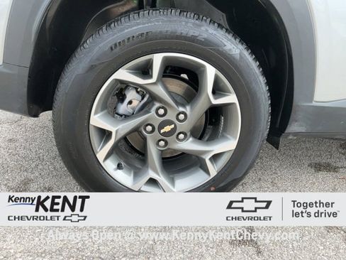 Certified 2025 Chevrolet Trax LT w/ LT Convenience Package image 8