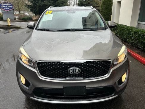 Used 2017 Kia Sorento EX image 2