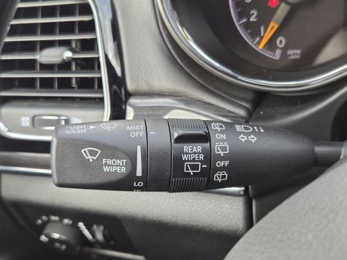 Used 2020 Jeep Grand Cherokee Overland RWD image 18