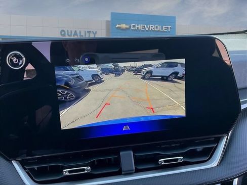 New 2027 Chevrolet Equinox LT w/ Convenience Package II FWD image 7