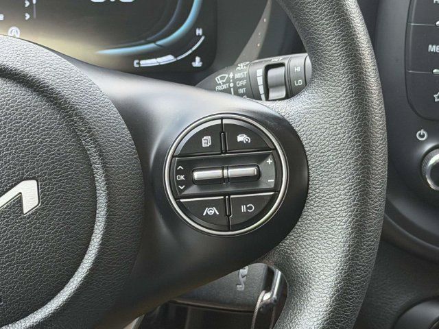 Used 2025 Kia Soul LX w/ LX Technology Package FWD image 23