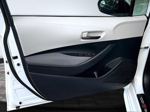 Used 2022 Toyota Corolla LE image 21
