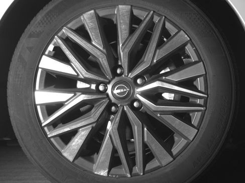 Used 2025 Nissan Altima 2.5 SV FWD image 13