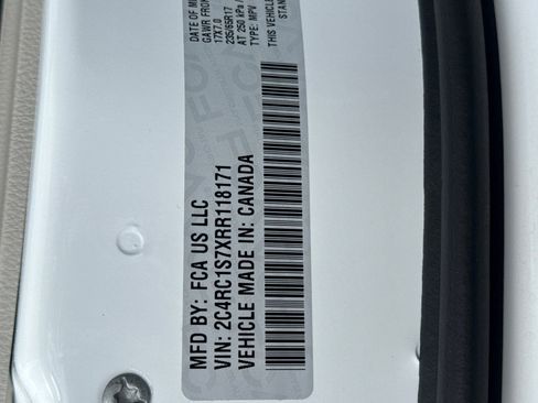 Used 2024 Chrysler Pacifica Select image 32