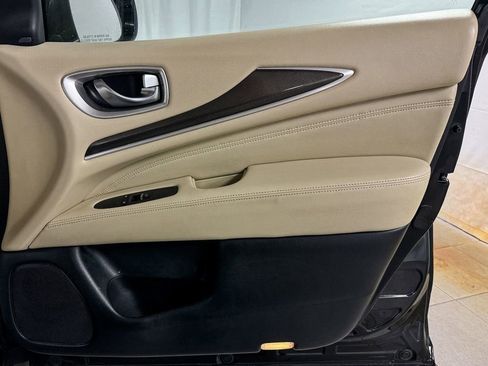 Used 2019 INFINITI QX60 Luxe w/ Essential Package image 17