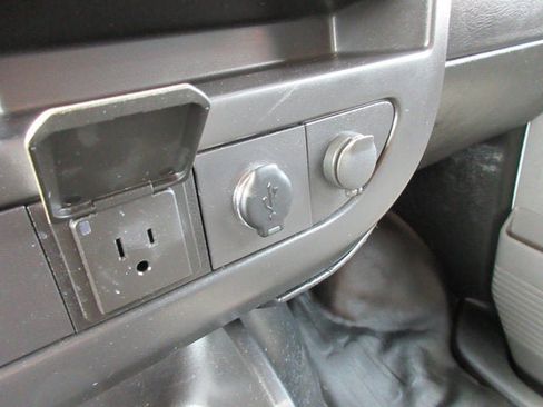 Used 2017 Chevrolet Express 3500 RWD image 46