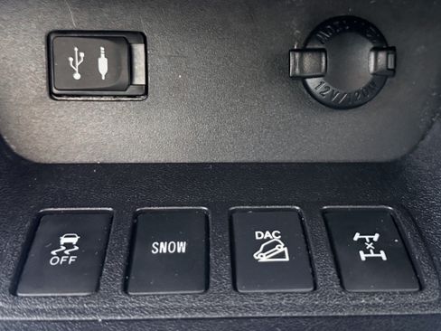 Used 2015 Toyota Highlander XLE AWD/4WD image 24