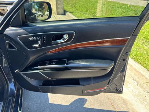 Used 2015 Kia K900 Luxury w/ VIP Package (Discontinued) RWD image 22
