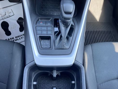 Used 2022 Toyota RAV4 LE AWD/4WD image 17