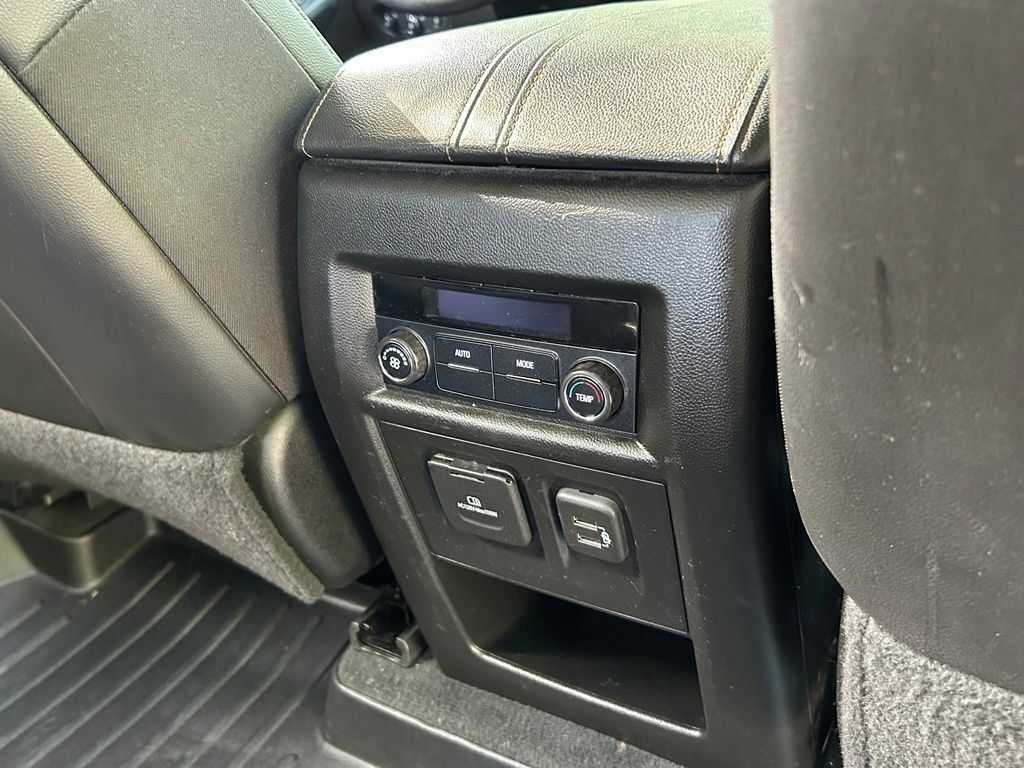 Used 2021 Chevrolet Traverse RS FWD image 44