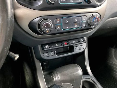Used 2018 Chevrolet Colorado Z71 AWD/4WD image 16