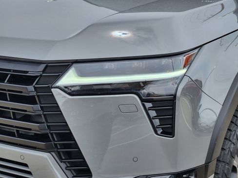 Used 2025 Lexus GX 550 AWD/4WD image 9