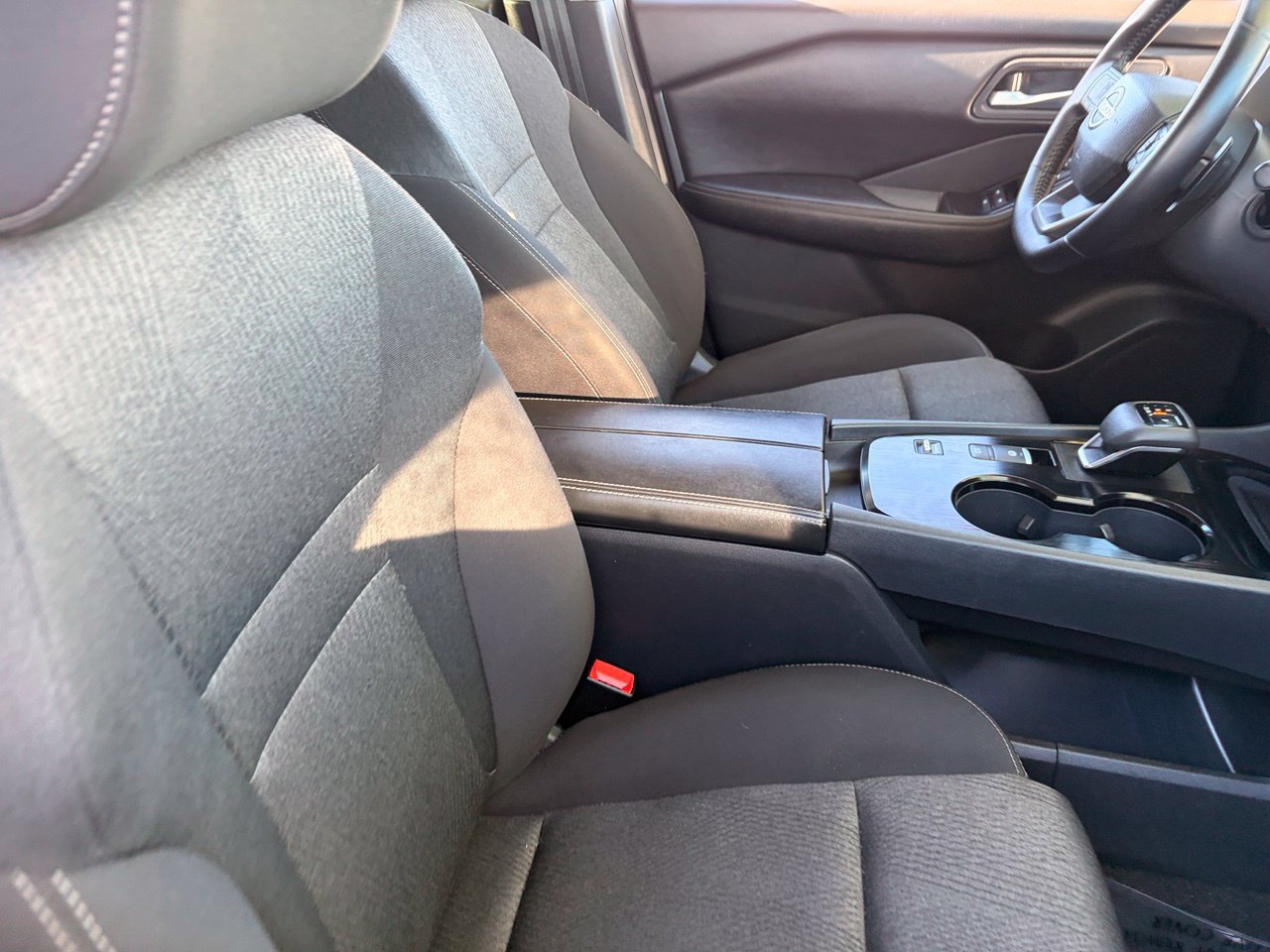 Certified 2025 Nissan Rogue SV FWD image 11