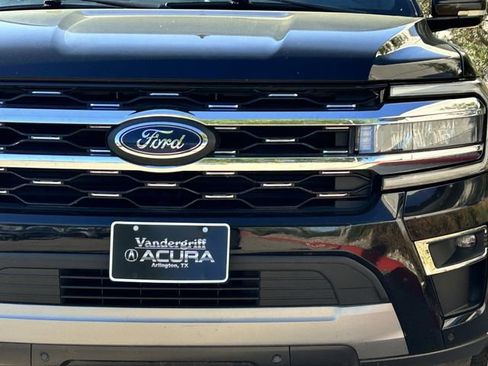 Used 2022 Ford Expedition Limited image 9