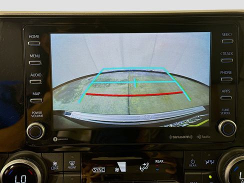 Used 2022 Toyota Highlander Bronze Edition FWD image 13